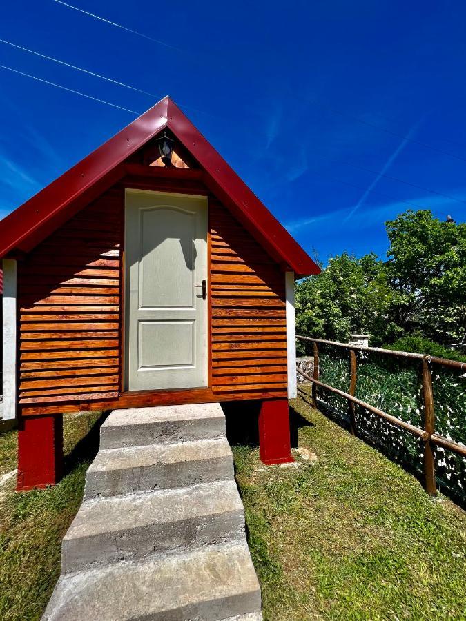 Vikendica,Bungalovi Lipska Pecina Cetinje Exterior photo
